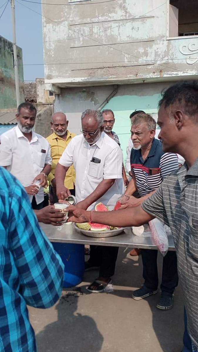 tmmkhqofficial's tweet photo. வடசென்னை மாவட்டம் ஆர்.கே.நகர் பகுதியில் மனிதநேய மக்கள் கட்சி 14ஆம் ஆண்டு துவக்க நிகழ்ச்சிகள்

https://t.co/HU3x29SYvv

#mmk14years #mmk14 https://t.co/TI04q0ToyA