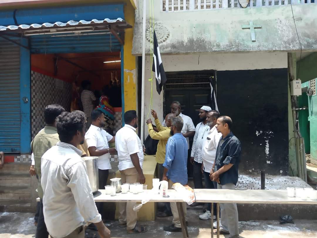 tmmkhqofficial's tweet photo. வடசென்னை மாவட்டம் ஆர்.கே.நகர் பகுதியில் மனிதநேய மக்கள் கட்சி 14ஆம் ஆண்டு துவக்க நிகழ்ச்சிகள்

https://t.co/HU3x29SYvv

#mmk14years #mmk14 https://t.co/TI04q0ToyA