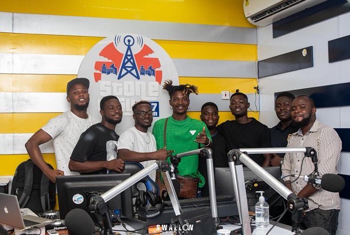 On Day 5 of @Chief__One’s Media Tour with his #HereiComeEP, he came through @StoneCity907fm’s #ShowbizTalk on 03/04/2022 hosted by <a href="/RealDjCyril/">DJCYRILGH</a>, @DJKaranjaGh &amp; Grade. (Photos: <a href="/DhaltonSwallow/">Immanuel December (SWALLOW)</a>)

ditto.fm/here-i-come

#ChiefOne #VGMA23 #VGMA23Unsung