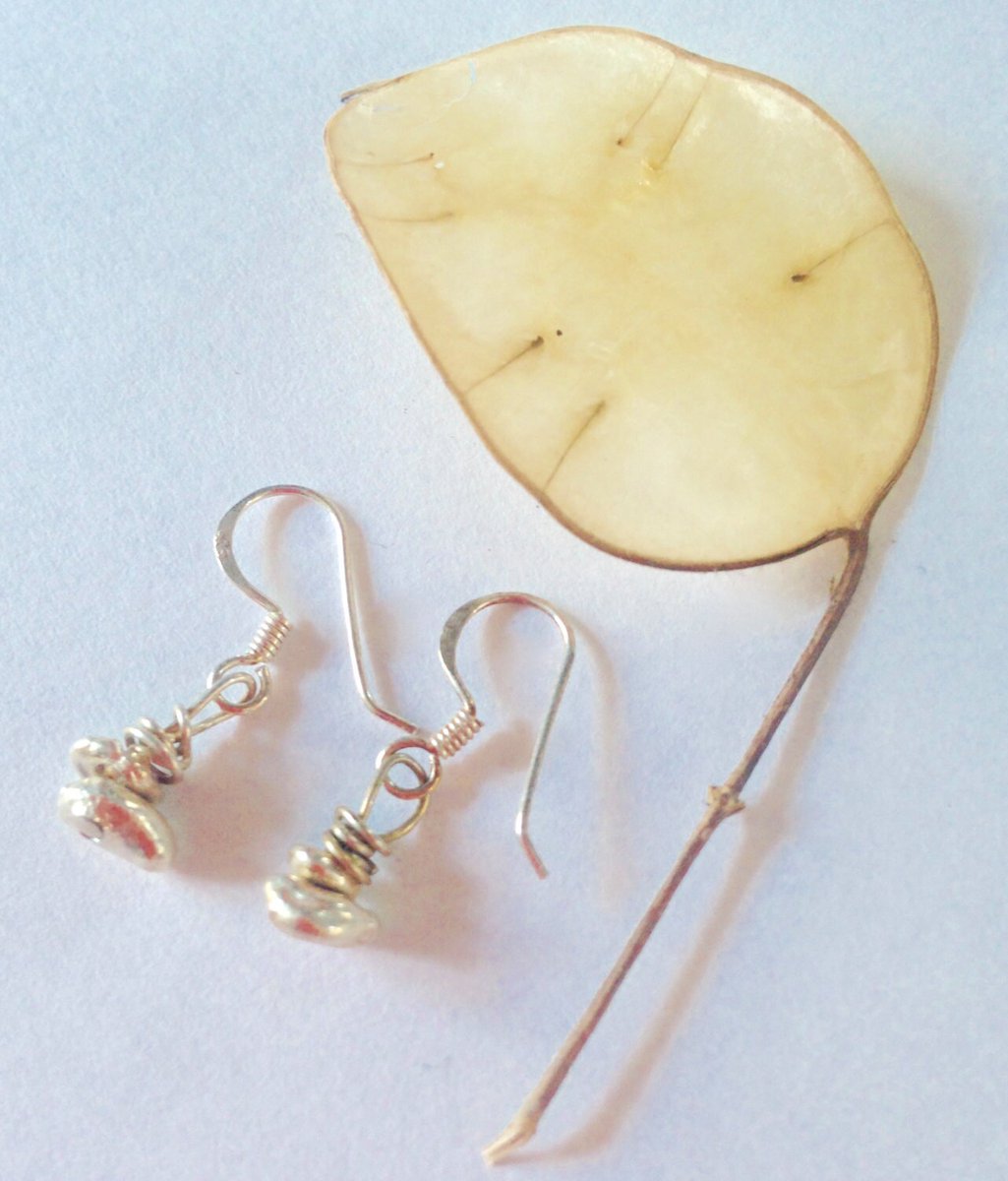 Samamba11's tweet image. I've just been awarded Etsy Star Seller Award!!!!:) for my Samamba Etsy Shop: etsy.com/uk/shop/Samamb…
Which means I've had multiple 5 star reviews and delivered great customer service.  Thanks for the kind words Joe! ★★★★★ "Beautiful silver nugget