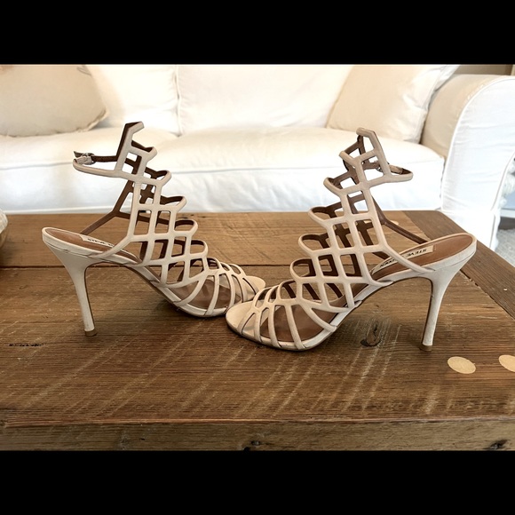 BsocialConnect's tweet photo. So good I had to share! Check out all the items I'm loving on @Poshmarkapp #poshmark #fashion #style #shopmycloset #newbalance #threadsupply #stevemadden: https://t.co/wuAc9Q4MZ3 https://t.co/Rm9BbIjzRs