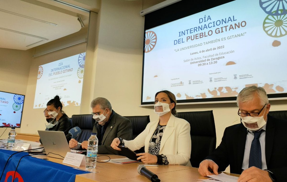 GobAragon's tweet photo. 🏫 La consejera @MaruDiazCalvo ha abierto la jornada ‘¡La Universidad también es gitana’, organizada en la Facultad de Educación con motivo del #DíaInternacionaldelPuebloGitano, en la que se ha reflexionado sobre la situación, éxitos y retos de futuro del pueblo gitano. 

@unizar https://t.co/ds4j59FEhR