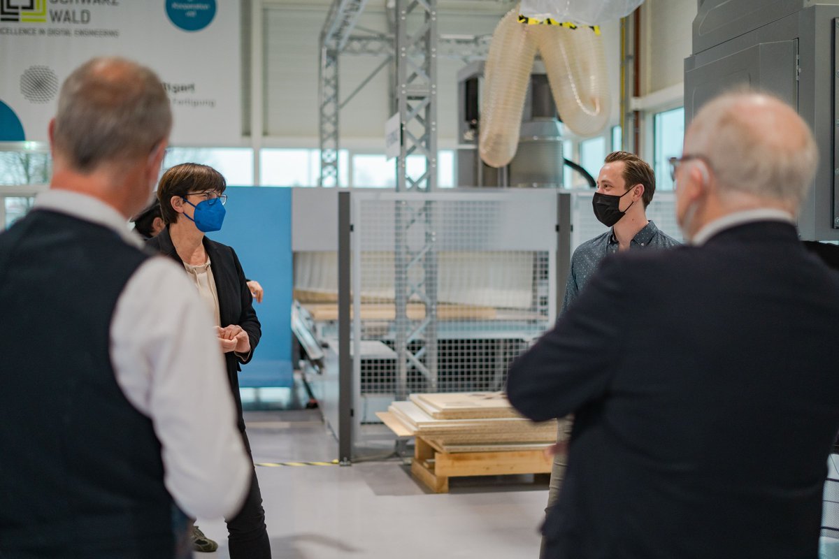 OlmaticGmbH's tweet photo. "Der #Algorithmus der #Weltverbesserer"
Bundestagsabgeordnete @EskenSaskia zu Besuch bei @OlmaticGmbH 

#Olmatic hat entwickelt, was #Wirtschaft und #Politik gerade händeringend suchen: Einen Algorithmus, der hilft, #Energie zu #sparen.

https://t.co/EIYCsST6E8 https://t.co/Lt3tHAIEpx