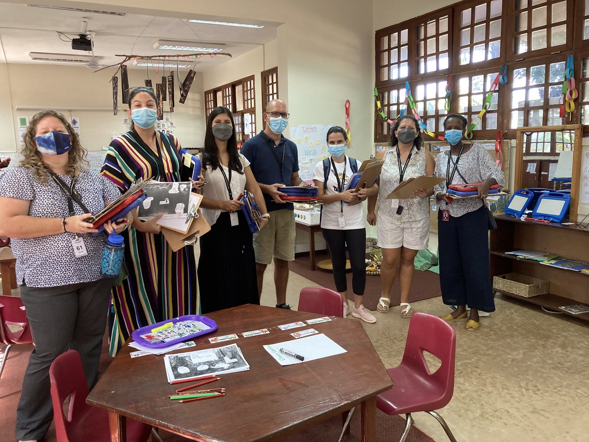 Parents as partners in learning. Parents working through the process of learning not just seeing the end product. Today, we have volunteers helping research about animals and environments. <a href="/AISMmoz/">AISM</a> @AISMlearns <a href="/CMunzanga/">Cindy_make a difference</a>
