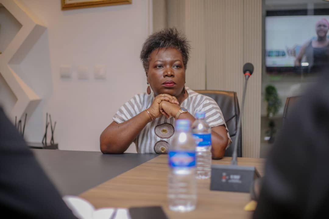 d_lidegoue's tweet photo. Gratitude à Mme @sandrineroland, initiatrice et Commissaire Générale du Forum de l’emploi et de l’entrepreneuriat féminin (#Feef2022).
Elle est passé visiter les locaux de l’@OngBloom, les mains chargés de présents.
Merci chère aînée de nous honorer. https://t.co/J3bCRhIjCV