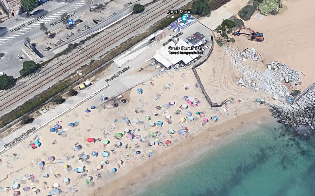 Així era la platja de la Barca Maria de #badalona al juliol de 2019. En tres anys, Glòria, Filomena i Cèlia s'han menjat mes de 20 metres de platja. Avui no en queda.