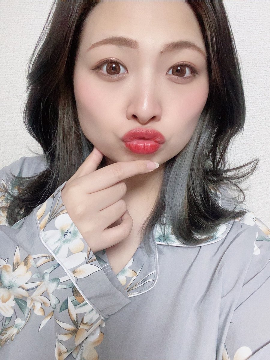髪の毛を10センチほど
ばっさり切りました💇‍♀️♡
似合いますか…🤭？？笑