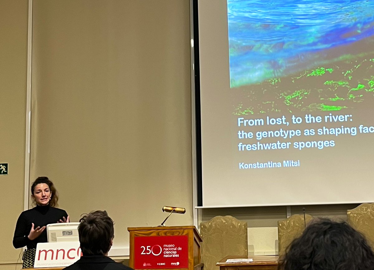 aida_verdes's tweet photo. Great talk from @Mitsikons @LabRiesgo at the V Jornadas Científicas del @mncn_csic about her cool postdoc project on whether microbiome diversity in freshwater sponges is determined by their genotype 🧽 🦠 #symbiosis #sponges #microbiome #jornadasmncn https://t.co/EsRmLb4bso