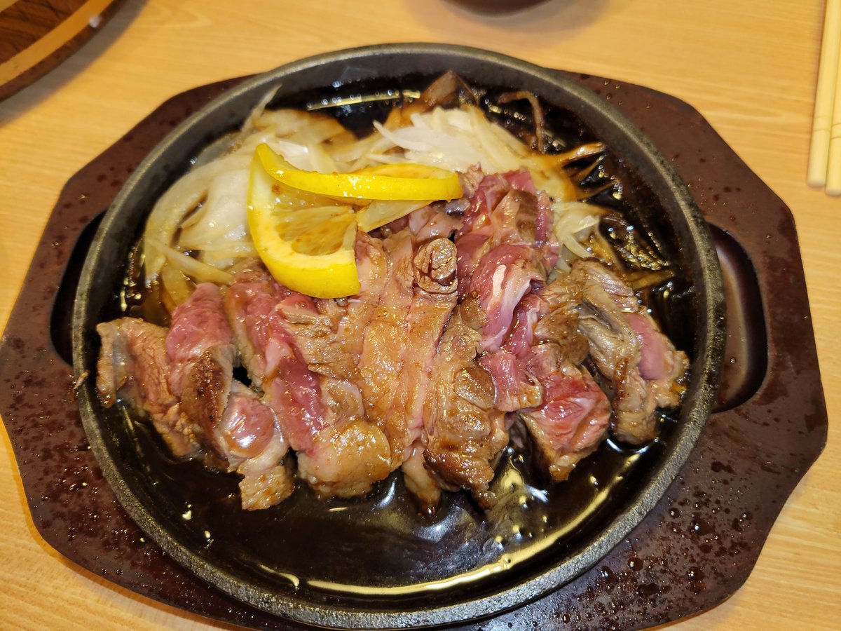 petdiary_12's tweet photo. 今日は仕事で佐賀県に来ました
仕事終わりに居酒屋で飲む呼子のイカとレモンステーキ https://t.co/yULbXd86I9
