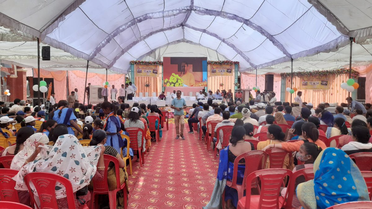 DMjaunpur's tweet photo. स्कूल चलो अभियान के शुभारम्भ कार्यक्रम का सजीव प्रसारण जनपद के समस्त प्राथमिक विद्यालयों पर छात्र-छात्राओं एवं शिक्षकों की उपस्थिति में देखा गया तथा छात्र-छात्राओं द्वारा रैली भी निकाली गयी। @myogiadityanath @UPGovt @CMOfficeUP @InfoDeptUP @ShishirGoUP
@ChiefSecyUP https://t.co/t6fOQdzxqM