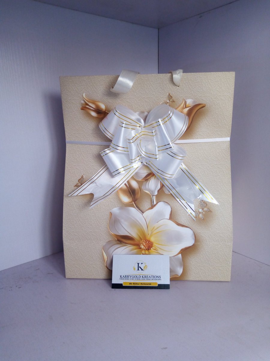 K_GoldKreations's tweet image. Have you shown that person how special they are to you in your own little way🤔? You need not break the bank to make a gift statement from @karrygoldworks 📍. #GiftPackage #RamadanKareem #HappyAnniversary #KarrygoldWorks