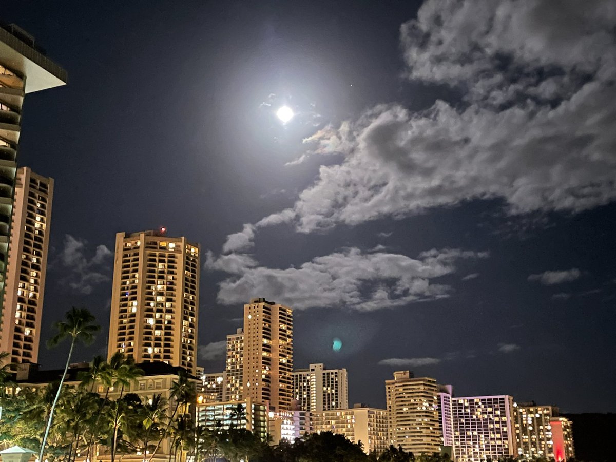 MichaelLHelms's tweet photo. Next Full moon is April 16.  #iPhone13 #nightwalk https://t.co/yc1PnKwXrj