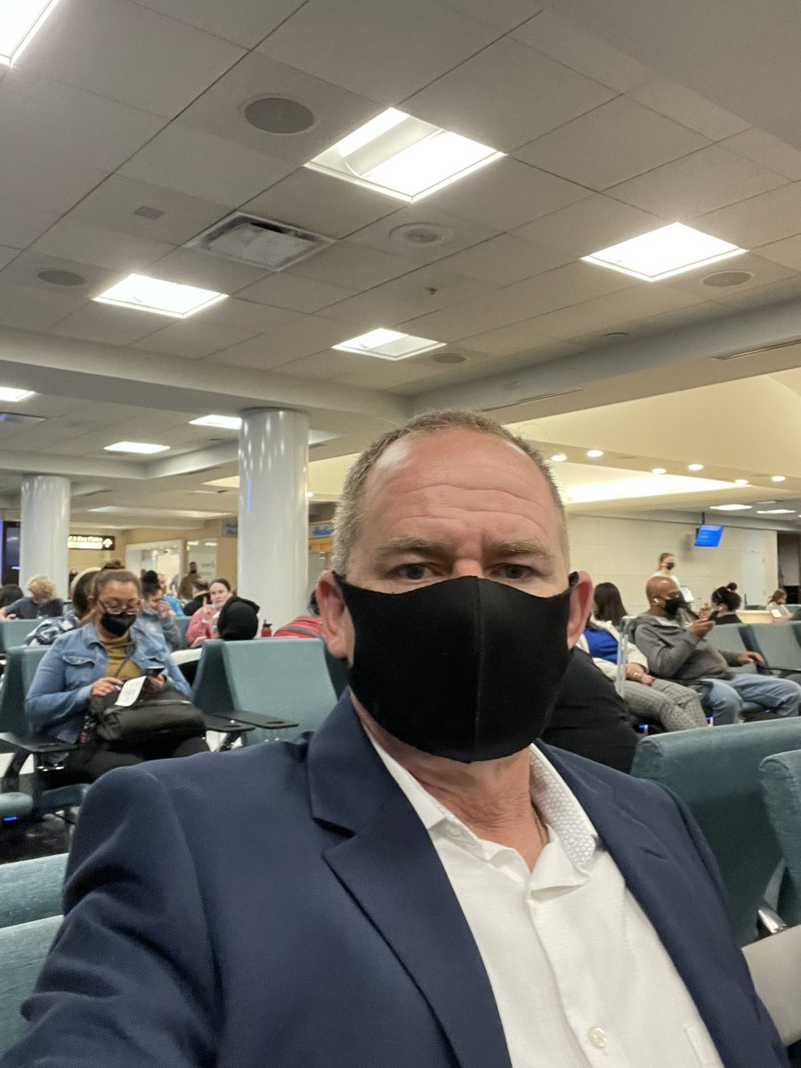 RealAPRU_NEWS's tweet photo. At the airport flying to Texas and Oklahoma today for meetings. Exciting things coming. $APRU #doinitright #themissingelementyouneed #applerush #elementbrands https://t.co/P7JGoPZITX