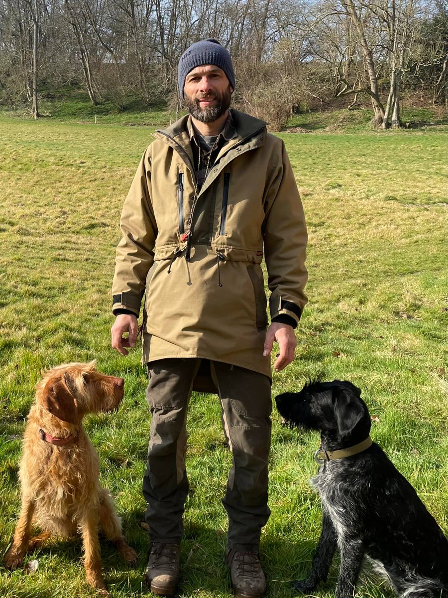 A great photo from one of our customers! This is  a Mens Field Smock, where the customer requested a coyote base with olive green accents. 

#coyote #olivegreen #ripstop #outdoors #outdoorclothing #dogtraining #smock #waterproofsmock #britishmanufacturing