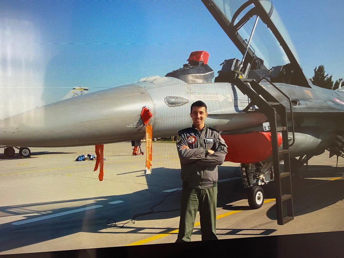 Canım oğlum kursiyer teğmen pilot Ercan ım bugün bu dünyadan göç edeli 1 yıl 3 ay oldu seni hiç bir zaman unutmayan ailen var sürekli dualar ediyoruz her canlı ölümü tadacak Allah ım seni genç yaşta cennetine aldı sizden ricam görem bir fatiha okunması