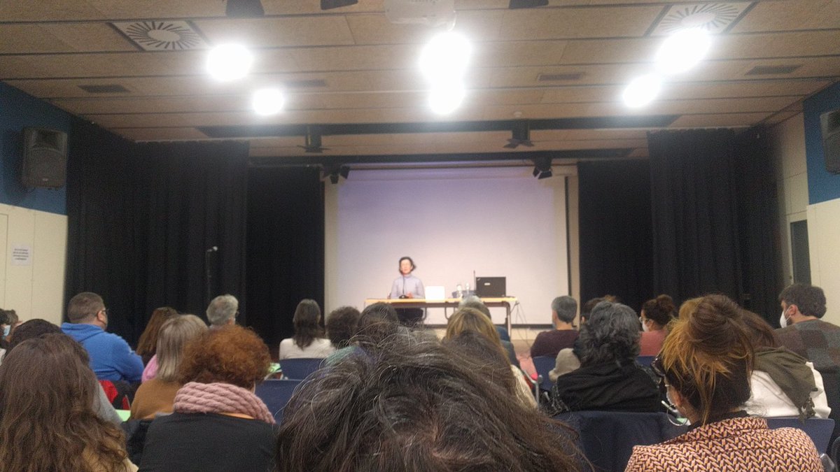 ccivics_gi's tweet photo. Begoña Román Maestre, presidenta del Comitè d'Ètica dels Serveis Socials de Catalunya (@dsocialscat ), ens parla de crisi d'esperança en una societat accelerada i cal que ens guanyem la confiança generant vincles socials. Cal pensar molt el treball social comunitari!
#ERESS https://t.co/CMh2xA4TFp