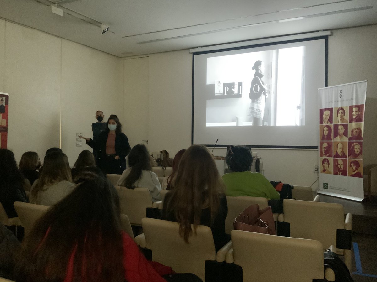iesvegademijas's tweet photo. 📼🎬📹 La misma semana repetimos la actividad de cursos anteriores con @escac aprendiendo técnicas en @CulturaCuenta de Málaga con @subcielo y @victorialengua https://t.co/xggPOoLZsf