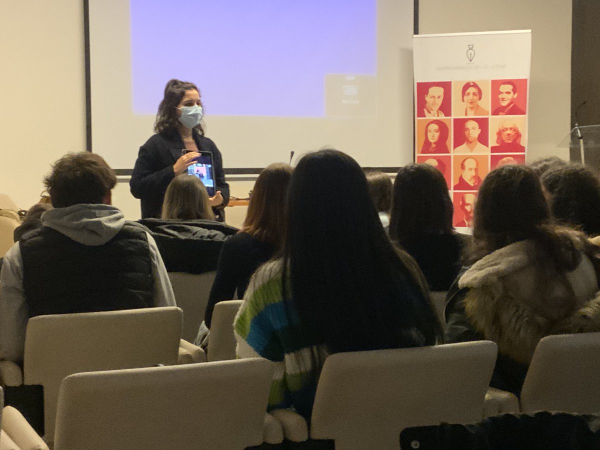 iesvegademijas's tweet photo. 📼🎬📹 La misma semana repetimos la actividad de cursos anteriores con @escac aprendiendo técnicas en @CulturaCuenta de Málaga con @subcielo y @victorialengua https://t.co/xggPOoLZsf