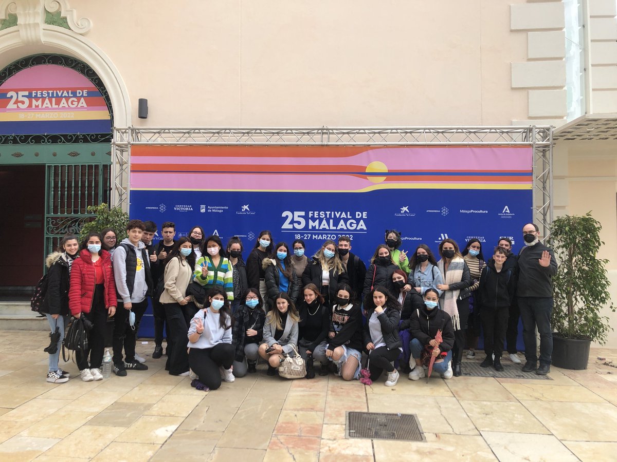 iesvegademijas's tweet photo. 📼🎬📹 La misma semana repetimos la actividad de cursos anteriores con @escac aprendiendo técnicas en @CulturaCuenta de Málaga con @subcielo y @victorialengua https://t.co/xggPOoLZsf