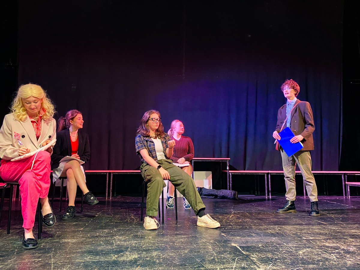 “Being true to yourself never goes out of style” 
A massive well done to our incredible Year 12 musical theatre students for an amazing performance in #legallyblondemusical last week.
#hillviewproud #musicaltheatre