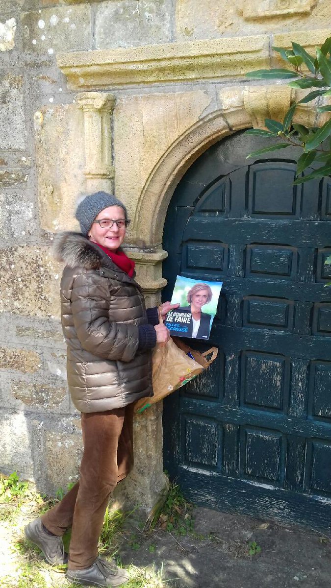 LR_2905's tweet photo. Dans le #Finistere, on a bien compris que @vpecresse est la candidate qui défend mieux le monde rural 🇫🇷

Alors ici la campagne bat son plein, et on ne lâche rien ! 

#Pecresse2022 ✌️

@gabguillerm @jeunesreps29 @lesRepublicains @pecresse29 @lmravecValerie @LR_Landerneau https://t.co/QIypmzjESv
