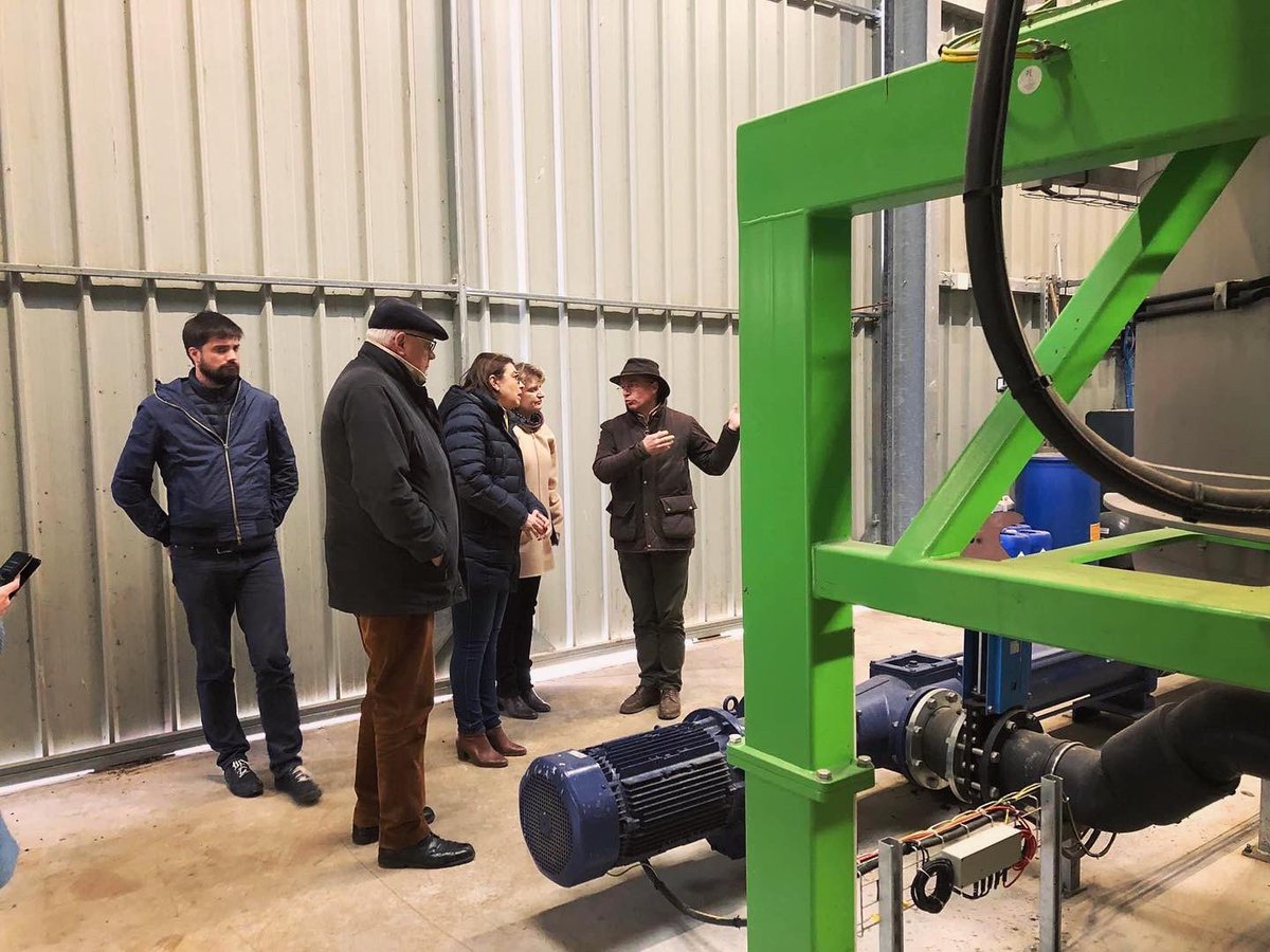 ASBFontaine's tweet photo. Neuvième site de méthanisation de la Région, FERTI OISE injecte du biométhane directement dans les tuyaux du réseau GRDF. Ce gaz vert, fabriqué grâce à 20 000 m3 de déchets végétaux ou de cultures intermédiaires, permet de chauffer environ 3 500 foyers. #Coudun 1/4 https://t.co/mqRFtnMUvZ