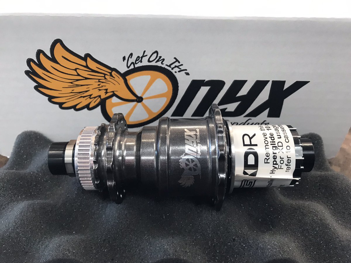 bicycleoshigamo's tweet photo. 雨が降るこんな日はホイールの組み立て作業を!
#yurisbuzz #formosa #sapim #onyxracingproducts https://t.co/XctNTRlxWd