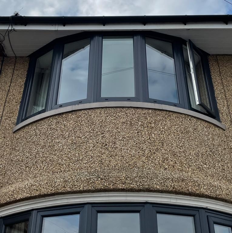 GhwWindows's tweet photo. Super installation of @VEKA_plc Anthracite Grey windows in these beautiful bays which were part of a larger installation project last week for the team

#baywindows #windows #greywindows #glass #windowsdoorsandmore https://t.co/Ge18KryKUh