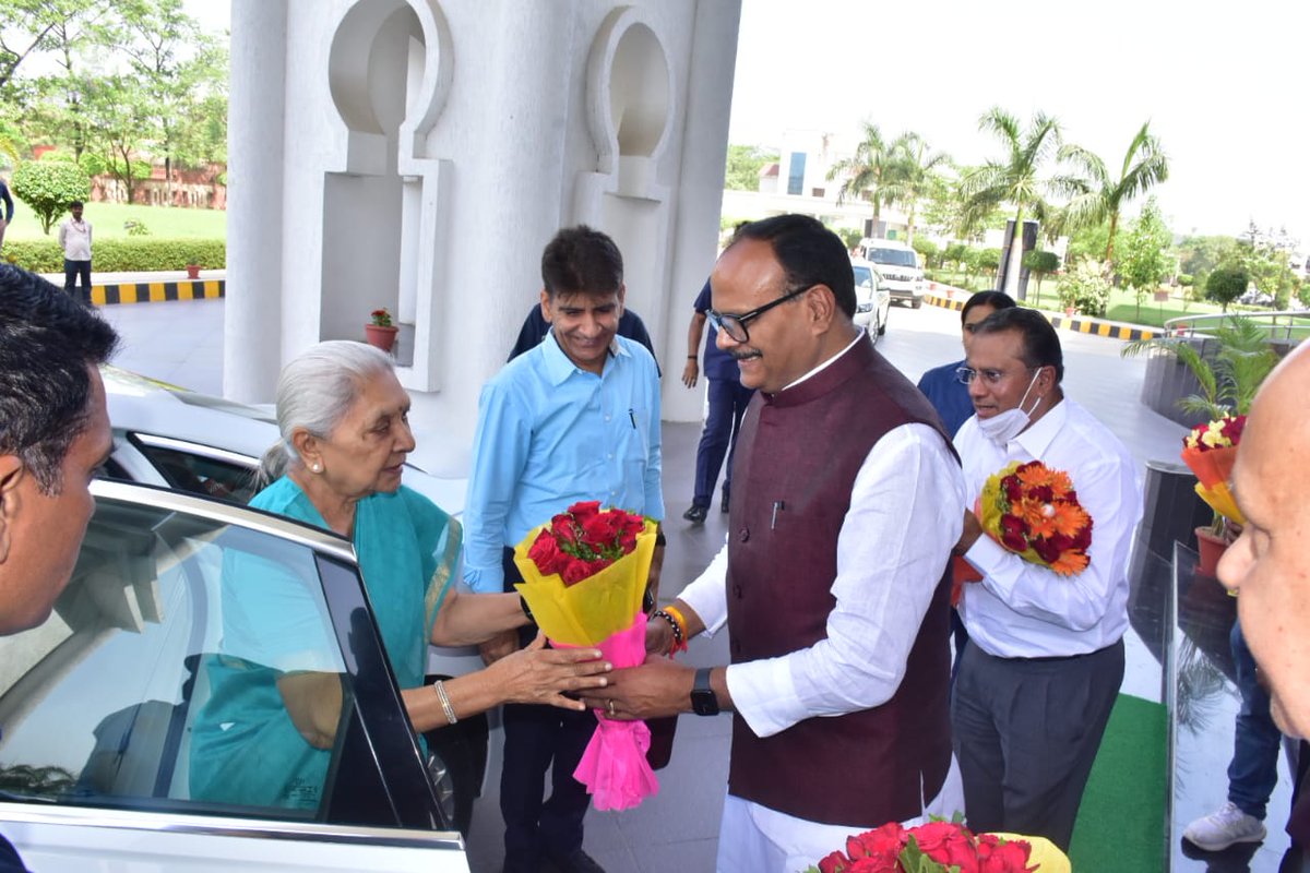 brajeshpathakup's tweet photo. आज डॉo एo पीo जेo अब्दुल कलाम प्राविधिक विश्वविद्यालय,उत्तर प्रदेश लखनऊ में आयोजित नैक मंथन 2022 उत्तर प्रदेश में समस्त राज्य विश्वविद्यालय के कार्यक्रम में महामहिम राज्यपाल महोदया श्रीमती @anandibenpatel जी की गरिमामयी उपस्थिति में एवं मा० मंत्रीगणों के साथ सम्मिलित हुआ। https://t.co/R5kdjlcI3N