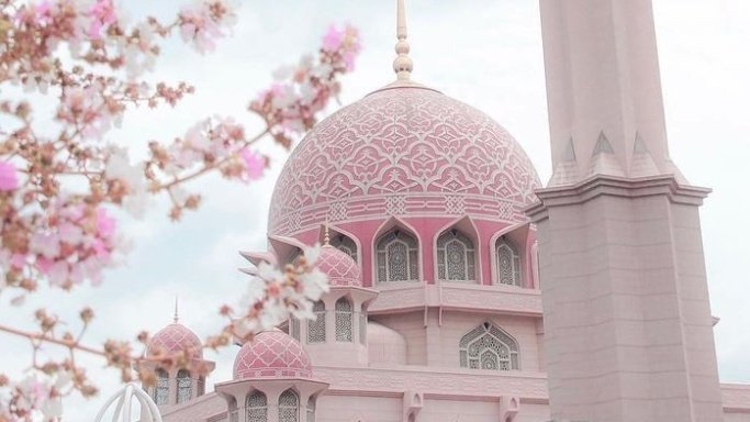 Ey nefsim, sonra tövbe ederim ve iyi şeyler yaparım, diyorsan, ölüm daha önce gelebilir, pişman olup kalırsın. Yarın tövbe etmeyi bugün tövbe etmekten kolay sanıyorsan, aldanıyorsun.