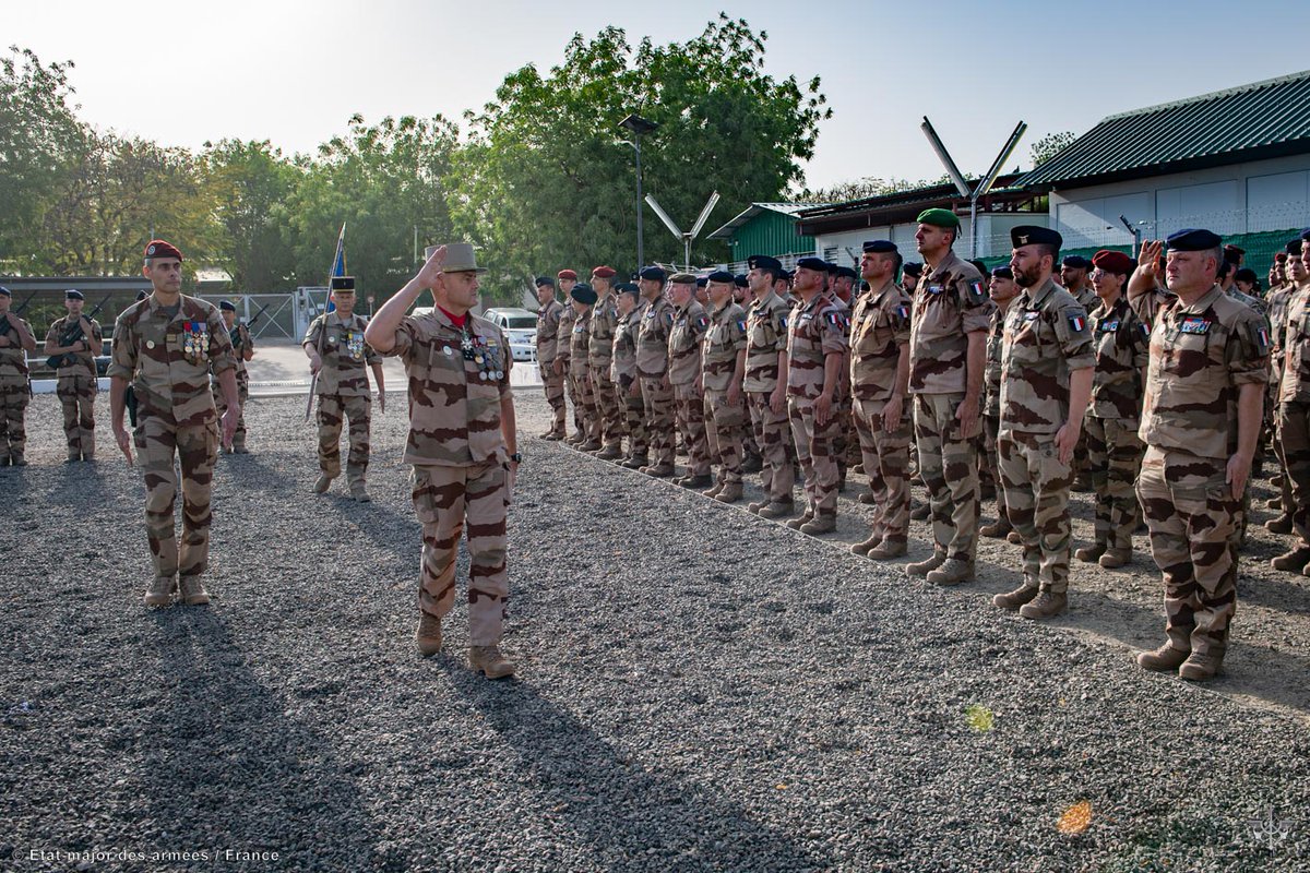 #BARKHANE Le transfert d’autorité entre Barkhane XVI et Barkhane XVII a eu lieu sur le camp Kossei à N’Djamena. 
Le mandat Barkhane XVII commence, et la lutte contre le terrorisme continue en #BSS. 
<a href="/EtatMajorFR/">Armée française - Opérations militaires</a>