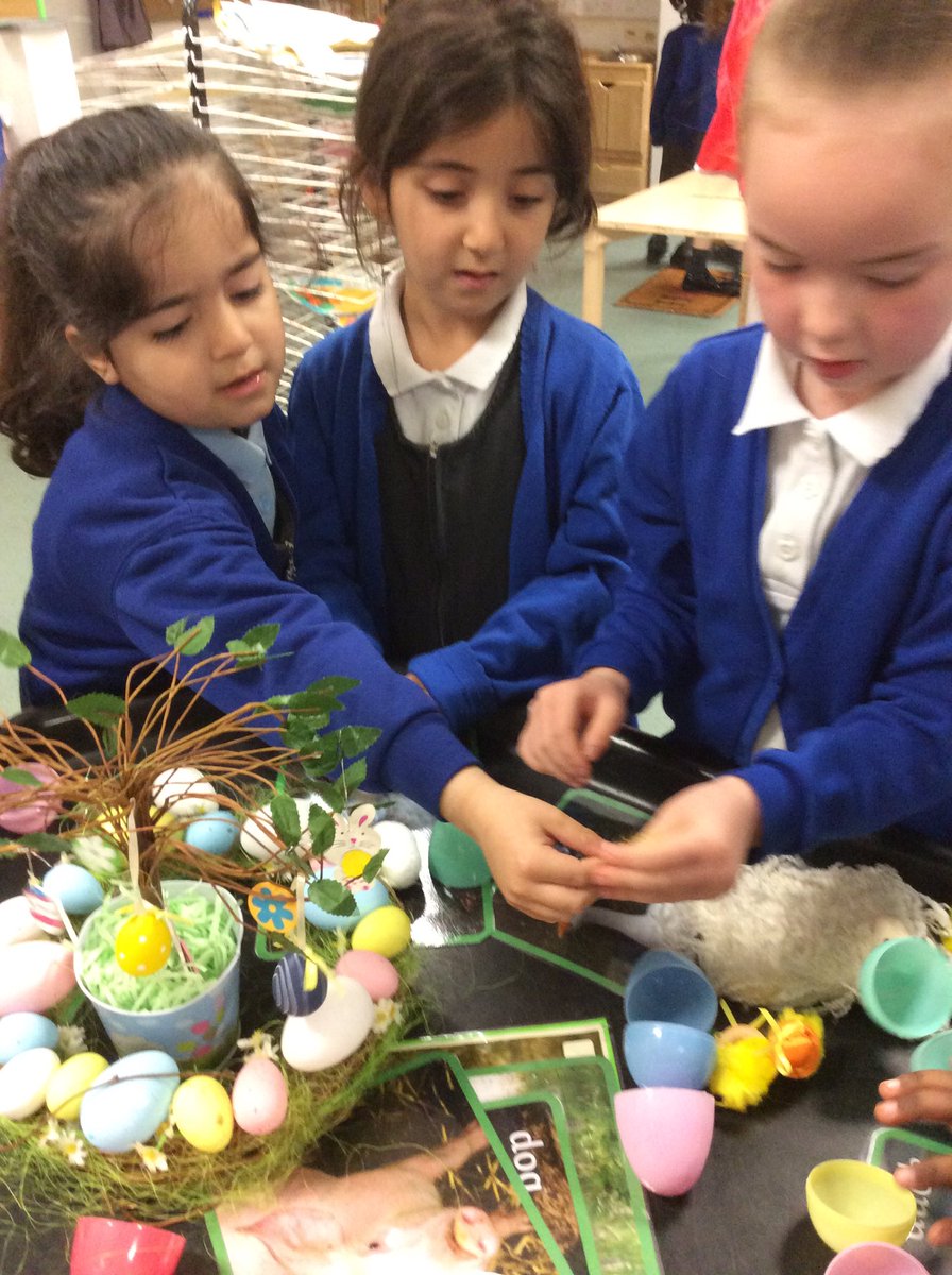 EYFS2stannes's tweet photo. Exploring our Easter Interest Table 🐣🐥🐤 https://t.co/Th6qroDBrb