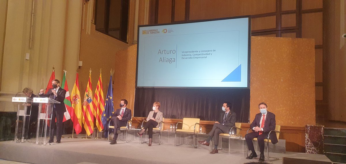 aeropuerteruel's tweet photo. Acto de presentación y lanzamiento del "Corredor del Hidrógeno del Ebro" en Sala de la Corona @GobAragon asiste @aeropuerteruel que firmó iniciativa #GetHyGA https://t.co/r0NzQIVDcR