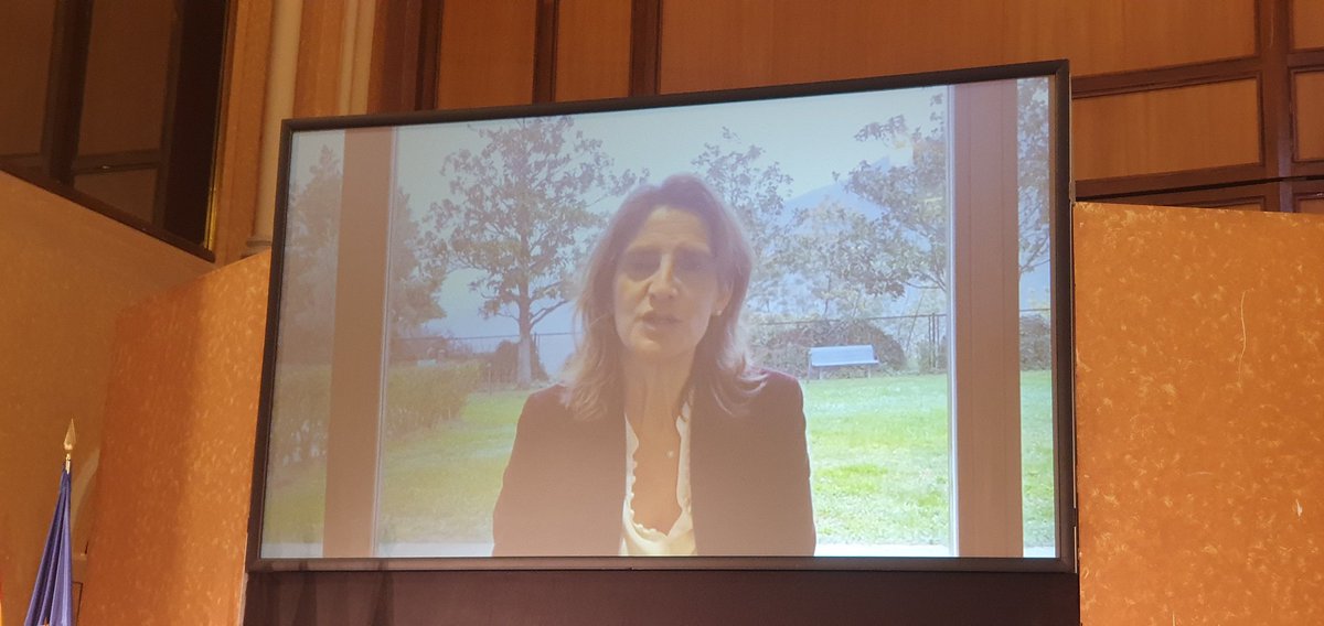 aeropuerteruel's tweet photo. Acto de presentación y lanzamiento del "Corredor del Hidrógeno del Ebro" en Sala de la Corona @GobAragon asiste @aeropuerteruel que firmó iniciativa #GetHyGA https://t.co/r0NzQIVDcR