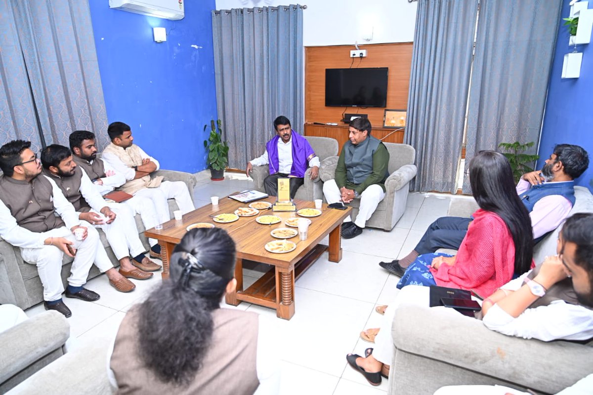 mit_sog's tweet photo. #MITSOG 's MPG 17th batch students interacted with @MPAbdulKhaleque,MP, Lok Sabha (INC, Barpeta, Assam) on Day 12 of National Study Tour 2022
#CareerinPolitics #NationalStudyTour https://t.co/CkRcGyBiAC