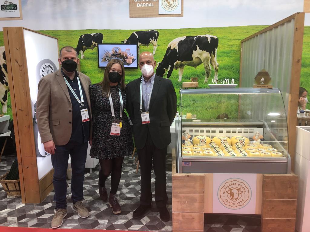¡Ya estamos aquí!🧀🧀
Ven a visitarnos, Pabellón 3, calle D, stand 875-10 👀
👉 De 10:00 a 19:00 horas.
Os esperamos 😍
#Alimentaria2022 #FiraBarcelona #QueixeríaBarral #QueixoTetillaDOP #ArzúaUlloaDOP #Amantesdelqueso