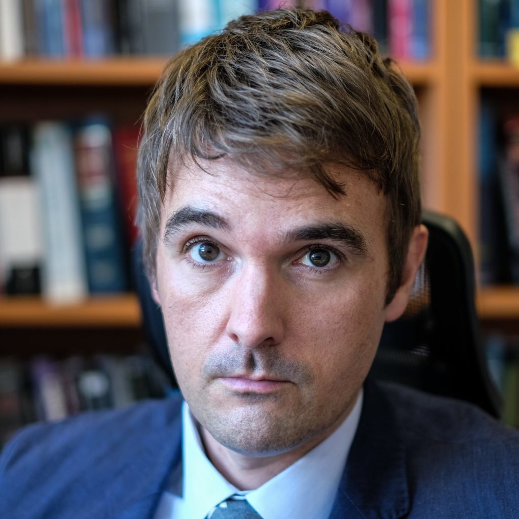 "Hong Kong is now in a period where the understanding of ‘national security’ seems increasingly co-terminus with ‘public order’"

<a href="/hargreaves_s/">Stuart Hargreaves</a> on the exponential expansion of state surveillance &amp; the 2020 national security law.

verfassungsblog.de/os6-hong-kong-…