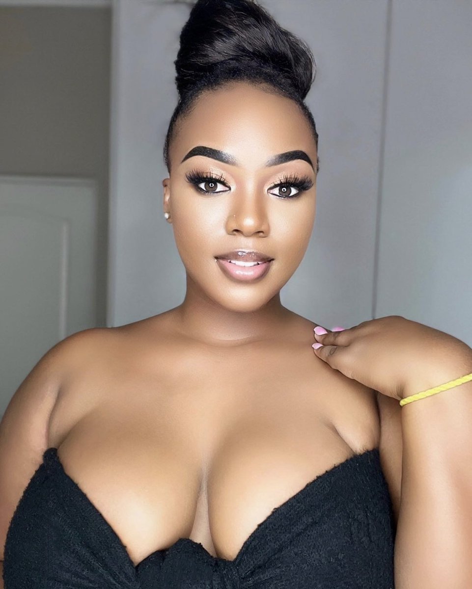 Zenande_rasmeni's tweet photo. 40 never looked this good 🤭❤️ but then again I’m Xhosa what do you expect 🤗 

Simi Shaka https://t.co/lcUaF4XF5I
