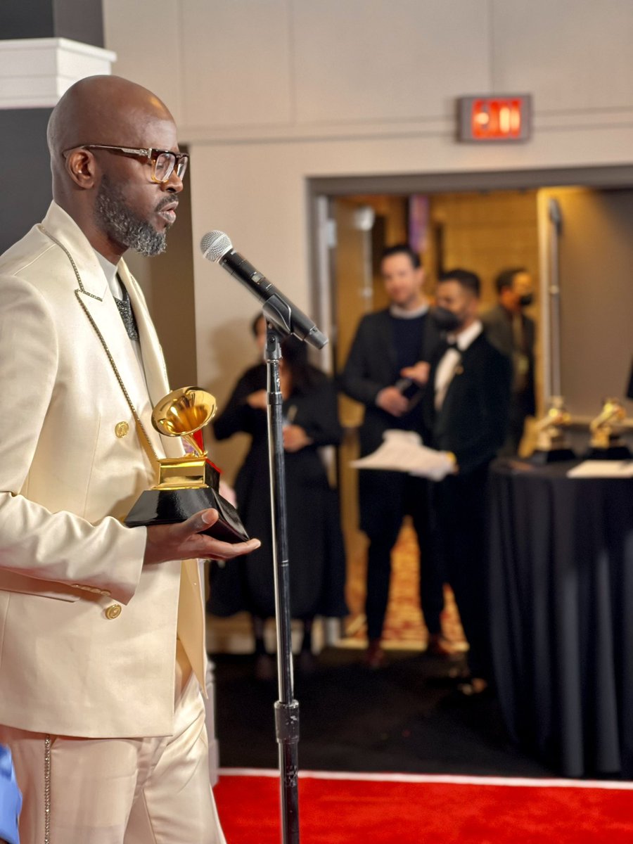 HeirsTeam's tweet photo. In the voice of the late @kaundantunja "Myeke kwedini...Myeke kwedini... Wenz'umsebenzi wamageza!!!!"

 🥳🥳✊🏾✊🏾 Congratulations @RealBlackCoffee https://t.co/U3jOFbJk1A