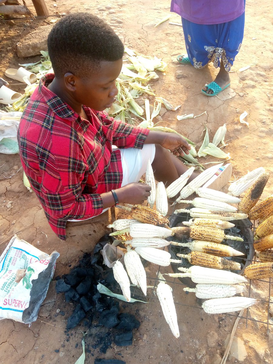 I always give some support to this soul on my way home every evening. She is an opharn and she is the one taking care of her siblings.
I like the zeal and courage in her( NAGAWA MUTONI)