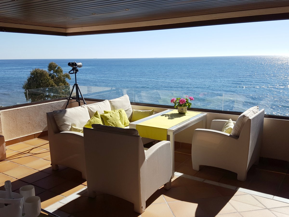 ESTEPONA - FRONT LINE COMPLEX - PENTHOUSE WITH PRIVATE POOL - 3,5 % COM. FOR YOUR AGENCY - mailchi.mp/care4home.com/…