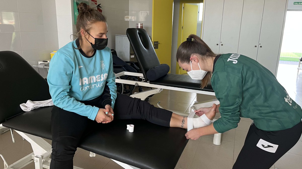 CVFFemenino's tweet photo. ✍ Goleadora en el Femenino C y fisio en prácticas en el #VillarrealFemenino

🗣 Ana Pallarés: "Me rompí el cruzado antes de la selectividad y decidí estudiar fisioterapia"

👉 https://t.co/kkfOfIqpbD https://t.co/FJMmKIBsov