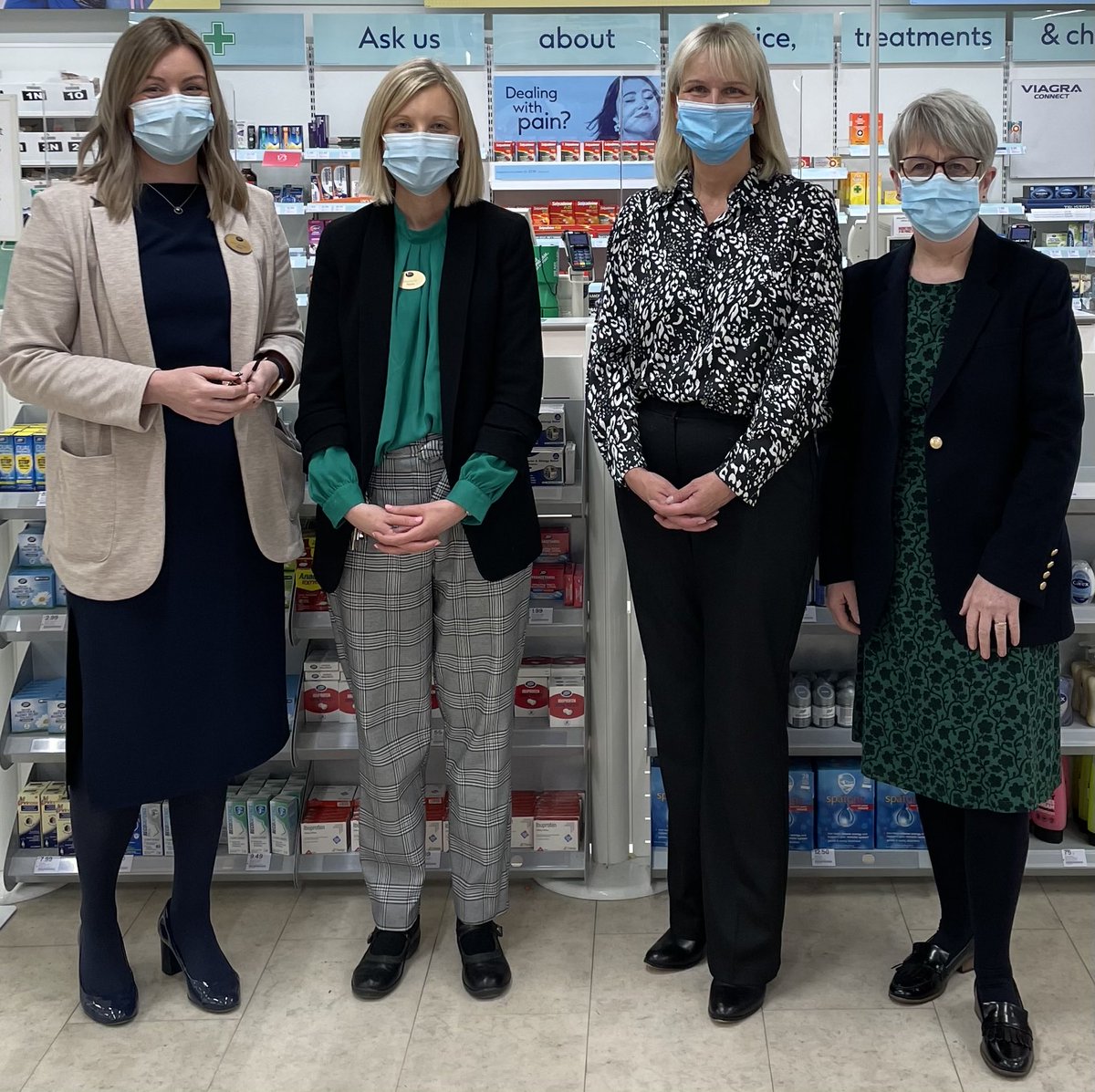 Great to meet ⁦<a href="/SharonDowey_/">Sharon Dowey MSP</a>⁩ at Boots Pharmacy in Ayr and talk all about NHS Pharmacy First