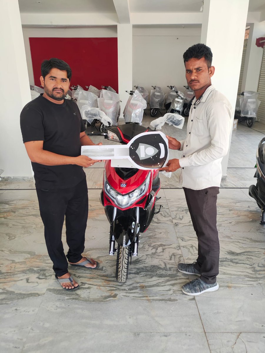 Okinawanagaur's tweet photo. 'हजारो मील के सफर की शुरुआत एक छोटे से कदम से होती है'#FirstCostomer #MostWellcomeWithOki #PowertheChange #BestEvScooter #MakeInIndia #escooters #TheResponsibleChoice https://t.co/74fWb0Icg3