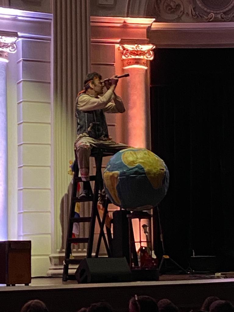 Liedjes zonder grenzen in het <a href="/Concertgebouw/">Het Concertgebouw</a>. Groep 1 &amp; 2 genieten!