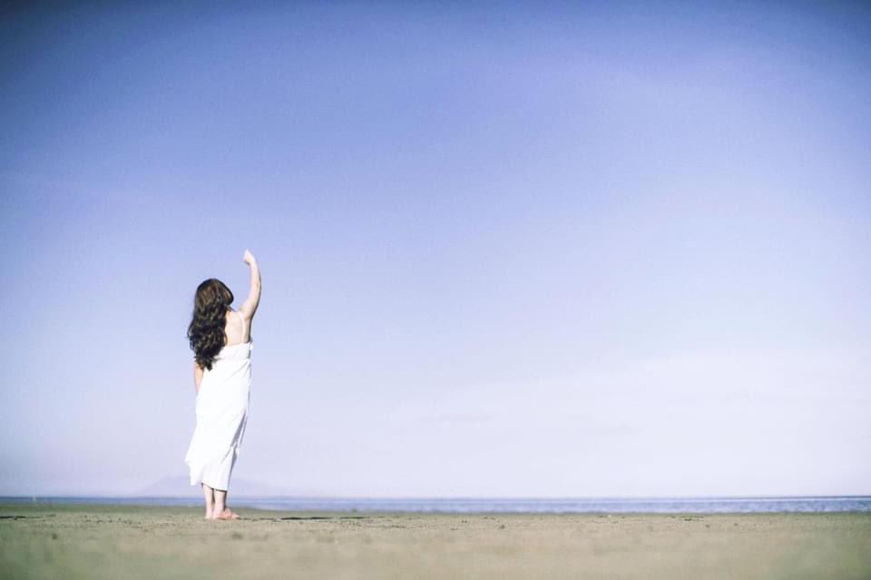 roxsantos's tweet photo. “Sa dalampasigan, ang lahat nagsimula” 🌊
Something special from @anjisalvacion is coming soon ☀️ Meanwhile, keep streaming “Dalampasigan” here 🔗: https://t.co/oOLYuSloBA

Listen to Anji Salvacion live, get your tickets now 🔗: https://t.co/Mn2UNxWXPc https://t.co/5pQrUtXEM3