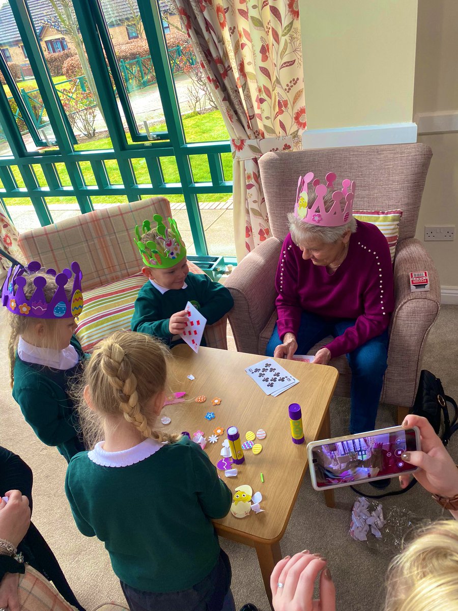 childrensuni's tweet photo. Lots of lovely interactions between the children of @IngsPrimary and residents of @PFH_Hull this morning. If you’re a school interested in Intergenerational sessions then please get in touch with us 😁 #intergenerationalexperience https://t.co/IxABBPVEFS