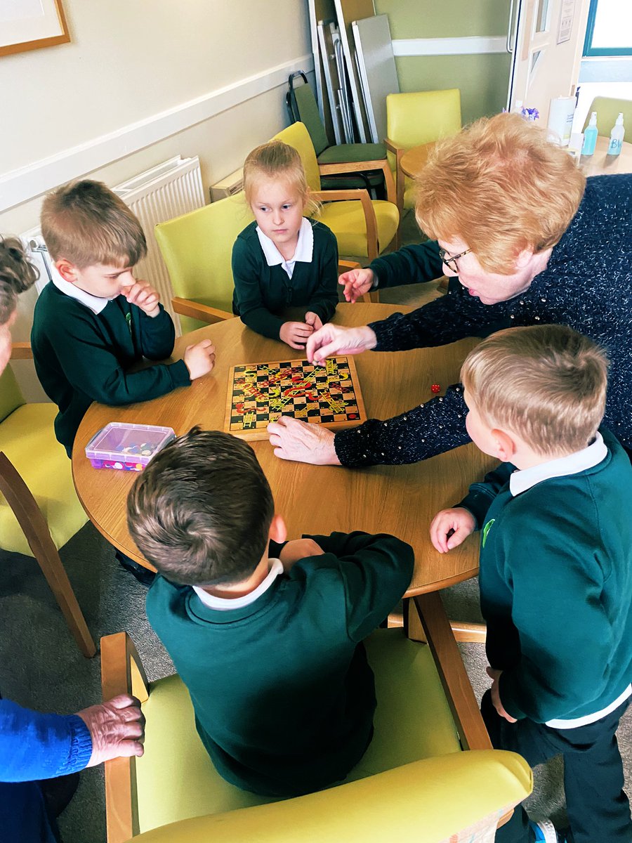 childrensuni's tweet photo. Lots of lovely interactions between the children of @IngsPrimary and residents of @PFH_Hull this morning. If you’re a school interested in Intergenerational sessions then please get in touch with us 😁 #intergenerationalexperience https://t.co/IxABBPVEFS