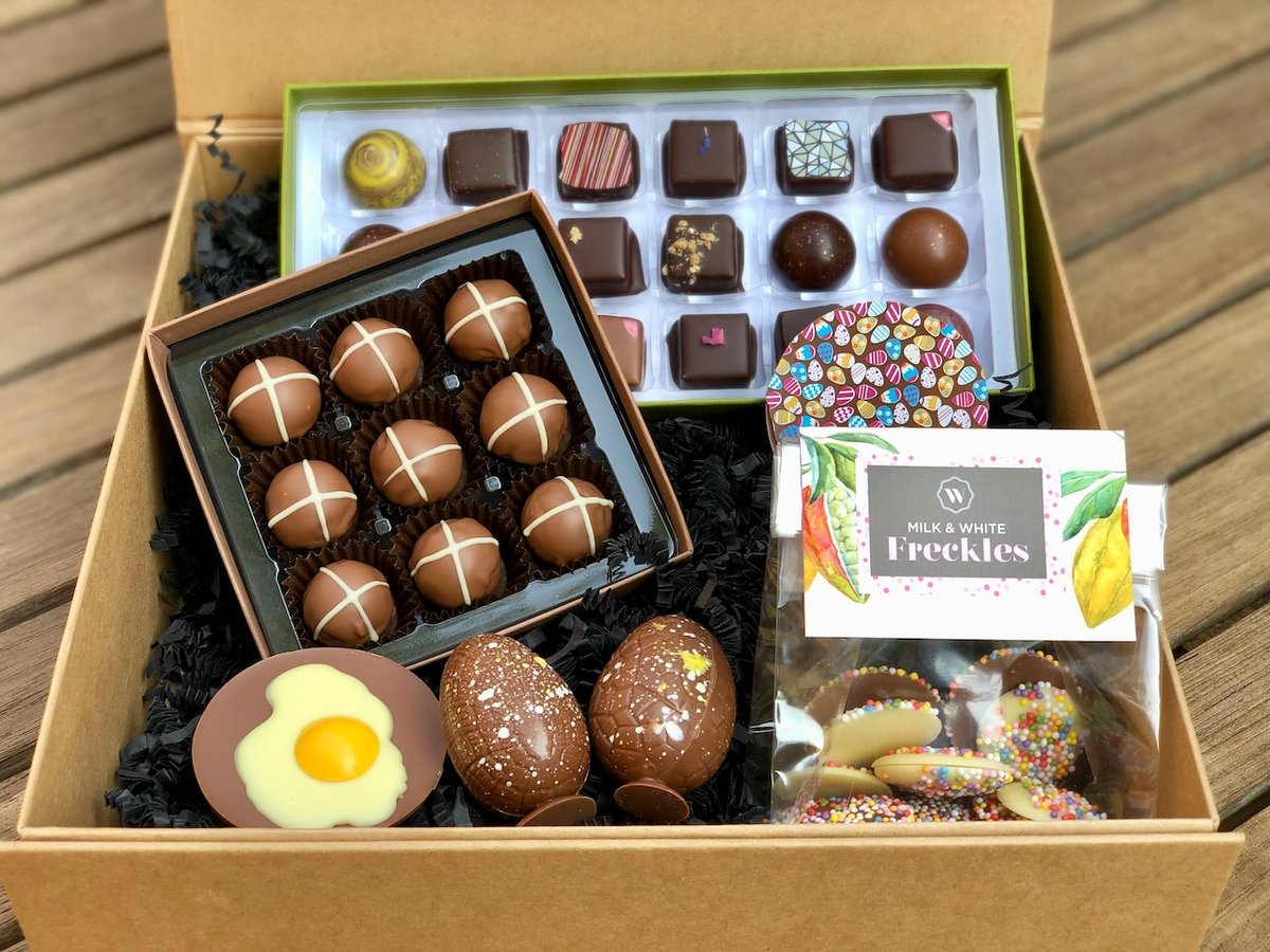 #Easter treat time! #Competition to win hamper of <a href="/winchestercocoa/">Winchester Cocoa Company</a> AMAZING award-winning fresh chocs such as hot cross bun truffles, crunchy caramel eggs handmade using ethically sourced fine single-origin choc. Delivery by Easter, ENTER NOW: bit.ly/3r2dLS5