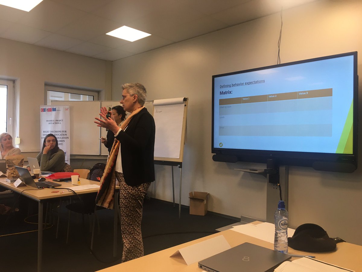 decide_right's tweet photo. Our second meeting is about positive behavioral support @Gazi_Universite @ulusalajans #erasmusplus projemizin ikinci eğitimi okul çapında olumlu davranışsal desteği konusunda https://t.co/1OdHot3Zt5